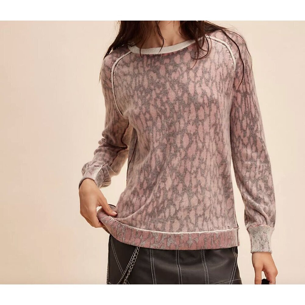 We The Free NWT Animal Style Cashmere Sweater Size XS Pink